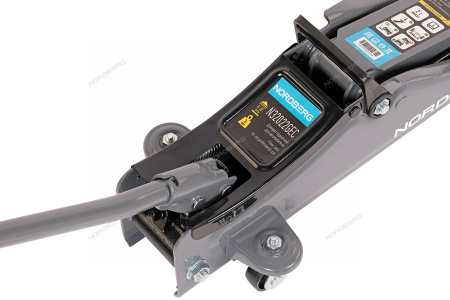 Домкрат подкатной для автолюбителя в кейсе 2 т NORDBERG N32022GEC