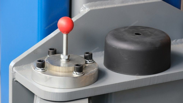 Подъемник двухстоечный электрогидравлический 6т 380V с верхней синхронизацией NORDBERG N4122HE-6