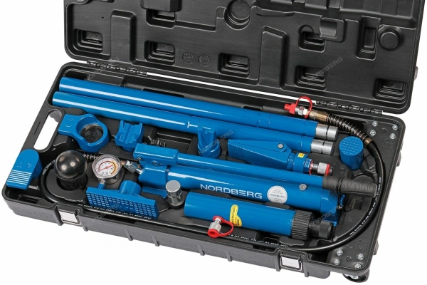 Растяжка рихтовочная c манометром в кейсе усилие 10 т 15 предметов NORDBERG N3811