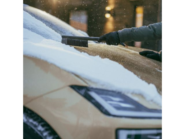 Щетка для снега 47см со скребком Solid FISKARS