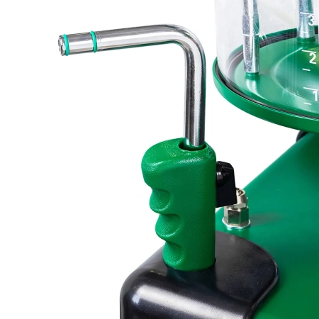 Установка пневматическая для сбора отработанного масла (бак 80л, мерная колба 10л, давление ≤1бар) передвижная с набором спец.инструмента 61пр.