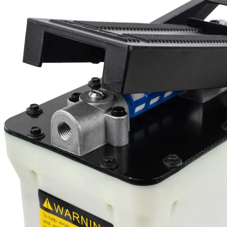 Насос пневмогидравлический ножной,1.7л(раб.давл. 6-10атм,давл. гидравл. 700атм, расход без нагрузки 850мл/мин,расход с нагрузкой 170мл/мин)