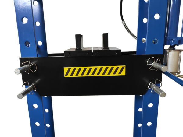 Гидравлический пресс AE&T T61230A (30т) с пневмоприводом